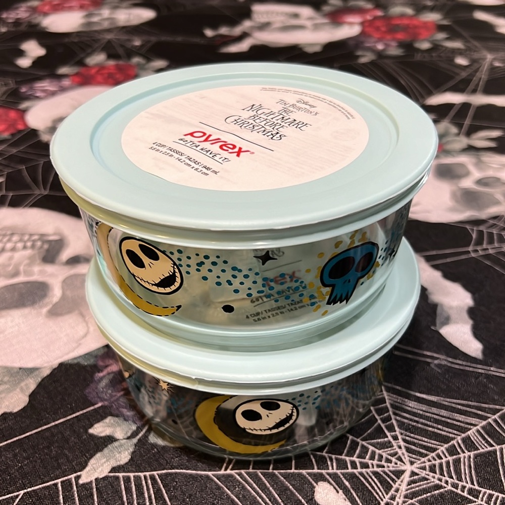2 DISNEY Tim Burton’s The Nightmare Before Christmas PYREX 4 Cup Bowls W/Lids - Picture 7 of 12